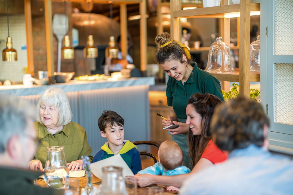 Eating and Drinking at The Savill Garden: The Savill Garden Kitchen run by Benugos